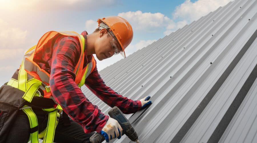 Professional gutter cleaning in Carlyle, IL